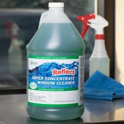 Noble Chemical 1 Gallon / 128 Oz. Reflect Super Concentrate Window Cleaner