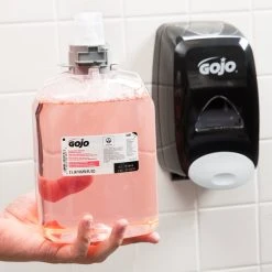 GOJO® 5261-02 FMX-20 Luxury 2000 ML Cranberry Foaming Hand Soap - 2/Case